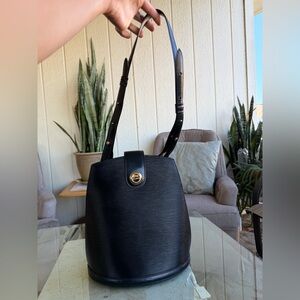 Louis Vuitton Epi Cluny Shoulder Bag VI1925